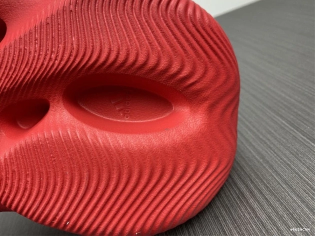 Adidas CW3355 Foam Yeezy Red 1014
